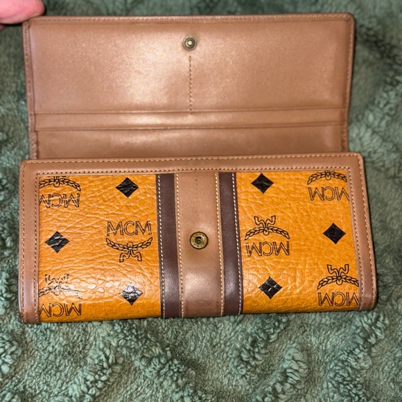 MCM Trifold Visetos Wallet w/ COA Card - Picture 4 of 11